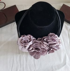 Rose Choker NWOT